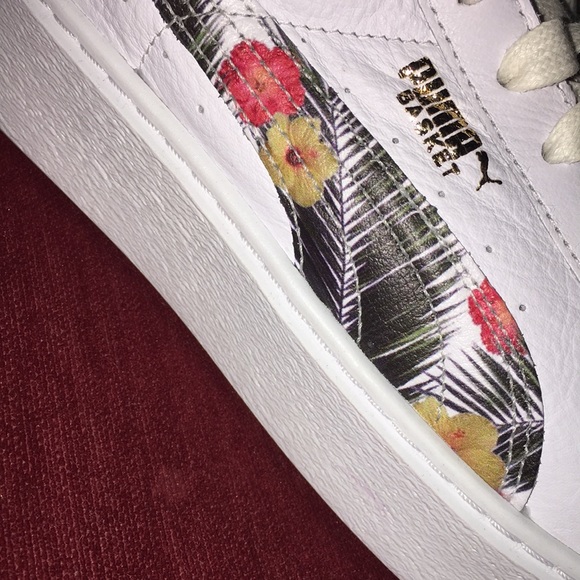 Brand new pumas. 7y=8.5 woman’s - Picture 2 of 4